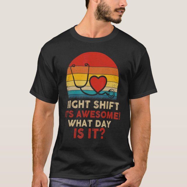 Camiseta Night Shift It's Awesome What Day Is It Nurse Retr (Anverso)