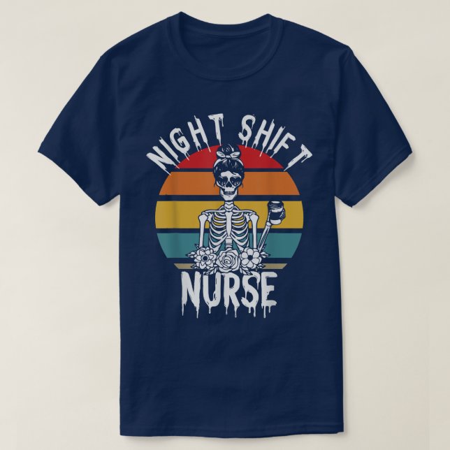 Camiseta Night Shift Nurse Skeleton Halloween RN Nurses Wom (Diseño del anverso)