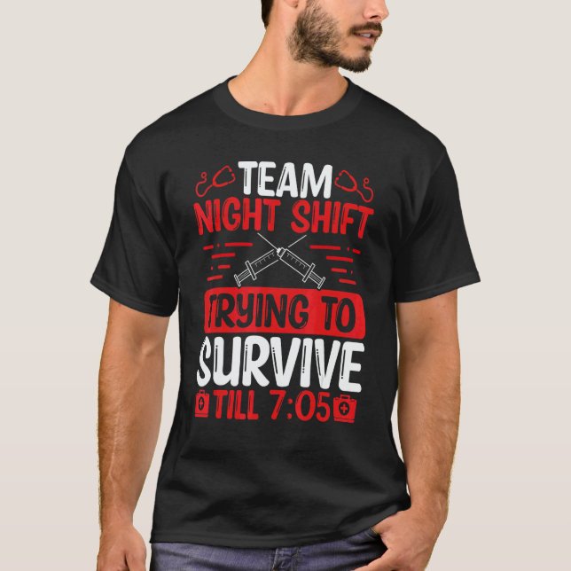 Camiseta Night Shift Nurse Survive till 705 Team Night Shif (Anverso)