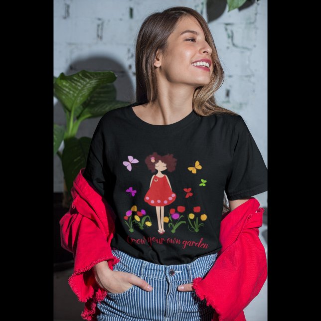 Camiseta Niña pequeña en el jardín (Subido por el creador)