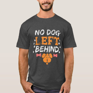 Camiseta Ningún perro dejado atrás a los perros rescatados 