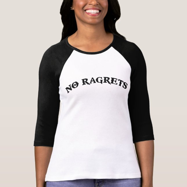 Camiseta Ningún Ragrets Mispelled lamenta el tatuaje (Anverso)