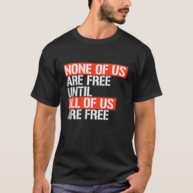 CAMISETA NINGUNO DE NOSOTROS ESTAMOS LIBRES HASTA QUE (Anverso)