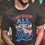 Camiseta Niño americano 4 de julio reunión familiar patriót<br><div class="desc">Celebra el cuarto de julio con esta camiseta patriótica que incluye la frase "All American boy" con fuentes retro-estilo rojo y azul claro sobre la emblemática bandera de las estrellas y rayas de Estados Unidos. Fácilmente personalizable con tu nombre, esta camiseta es perfecta para cualquier fiesta del 4 de julio...</div>