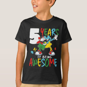 Camiseta Niño autista de 5 años de edad con conocimiento de