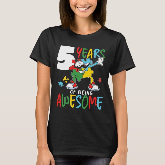 Camiseta Niño autista de 5 años de edad con conocimiento de (Anverso)