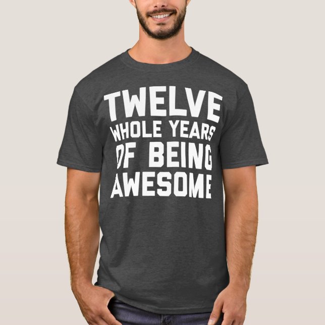 Camiseta Niño Chica de 12 años de edad con regalo de cumple (Anverso)