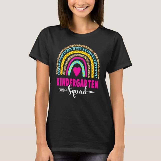 Camiseta Niños Chicas arcoiris Equipo de maestros Kindergar (Anverso)