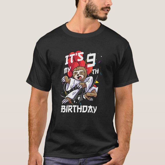 Camiseta Niños es mi noveno cumpleaños, Sloth Karate B de 9 (Anverso)