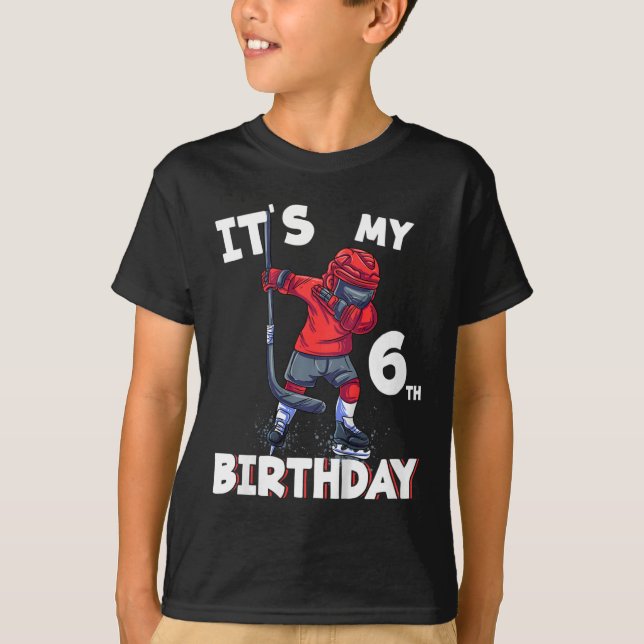 Camiseta Niños: Es mi sexto cumpleaños, Bi de Hockey sobre  (Anverso)