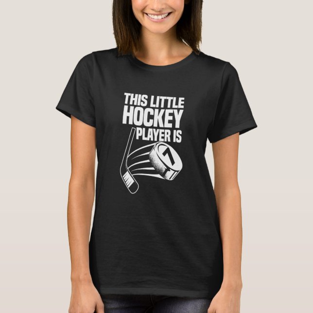 Camiseta Niños Este Pequeño Jugador De Hockey Cumple Siete  (Anverso)