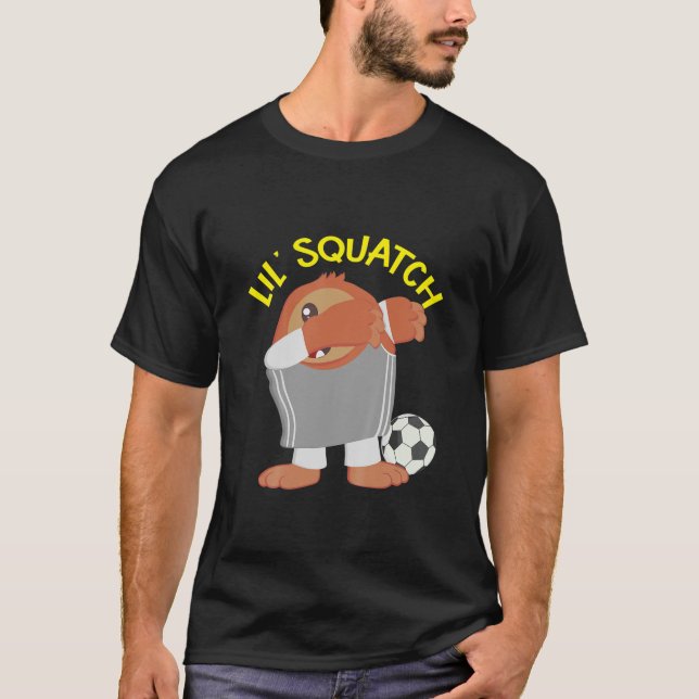 Camiseta Niños Lil Squatch Cute Baby Bigfoot Soccer jugador (Anverso)