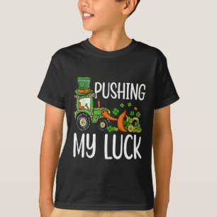 Camiseta Niños pequeños niños empujando mi suerte Tractor S