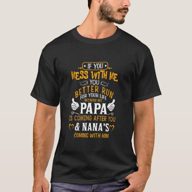 Camiseta Niños Que Se Encuentran Conmigo Mi Papá Y Nana Vie (Anverso)