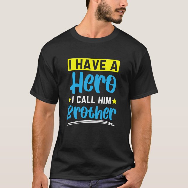 Camiseta Niños Que Tengo Un Héroe Que Llamo Hermano Hermano (Anverso)