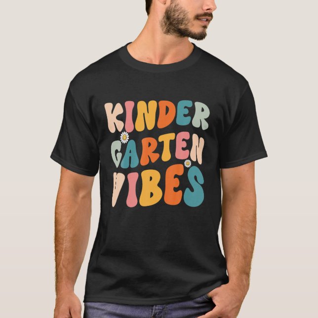 Camiseta Niños Vibes Kinder Crew Retro Primer Día De (Anverso)