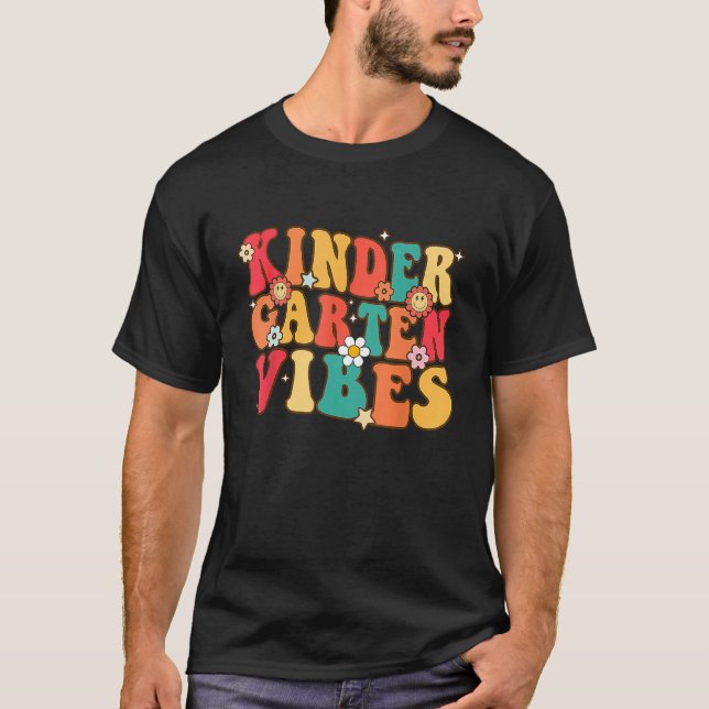Camiseta Niños Vibes Kinder Crew Retro Primer Día De (Anverso)