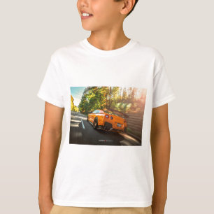 Camiseta Nissan GT-R anaranjado que rasga a través de las