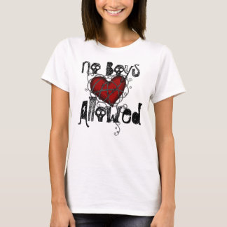 Camiseta No Boys Allowed Barbed Wire Heart Tee