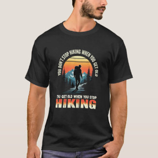 Camiseta No Dejas de Hacer Senderismo Cuando Envejeces, Ave