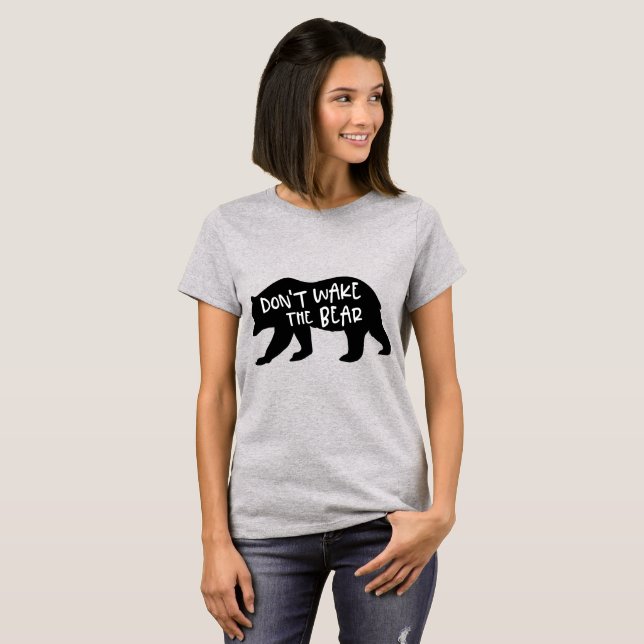 Camiseta No despierte a la mami graciosa del oso (Anverso completo)