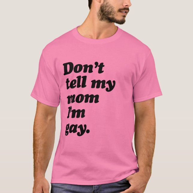 Camiseta NO DIGA A MI MAMÁ que soy GAY - .png (Anverso)