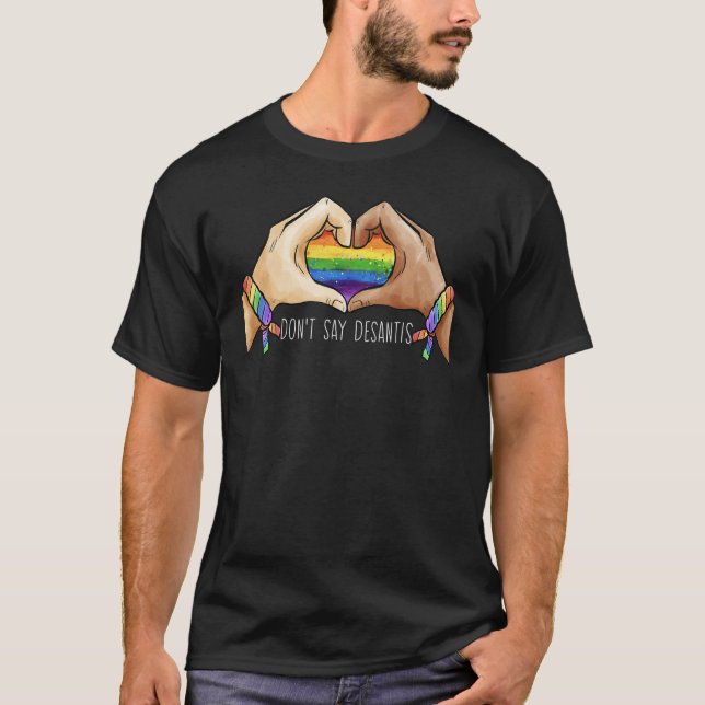 Camiseta No digan que DeSantis diga Gay LGBTQ Bandera del O (Anverso)