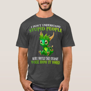 Camiseta No entiendo a la gente estúpida raspando dragones
