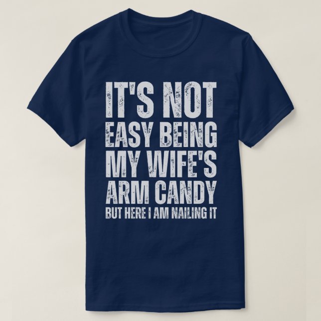 Camiseta No es fácil ser el caramelo de mi esposa, pero aqu (Diseño del anverso)