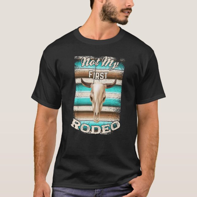 Camiseta No Es Mi Primer Rodeo  Serape Vaca Toro Boho Rústi (Anverso)