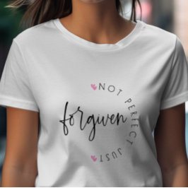 Camiseta No es perfecto sólo perdonado con el corazón