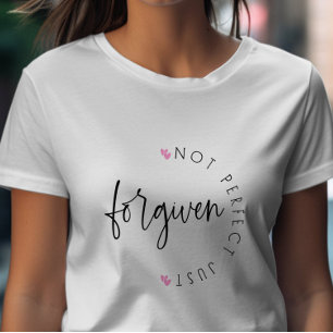 Camiseta No es perfecto sólo perdonado con el corazón