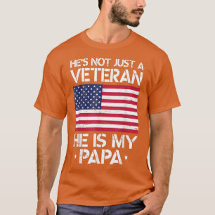 Camiseta No es solamente una veterana bandera estadounidens