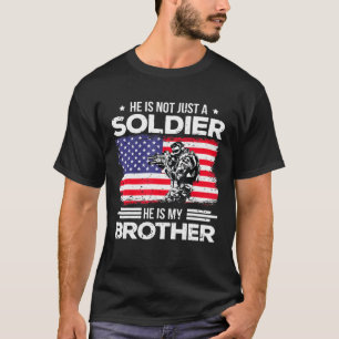 Camiseta No Es Sólo Un Soldado Orgulloso Hermano De Un Sold