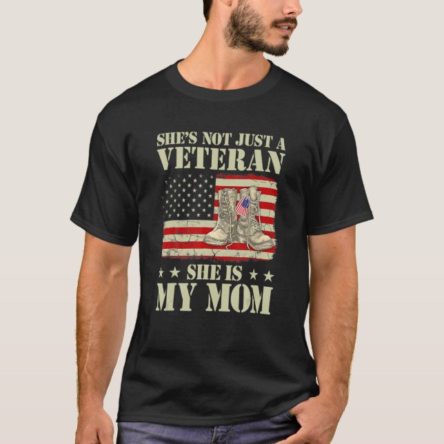 Camiseta No es sólo veterana, es mi mamá, feliz veterana (Anverso)