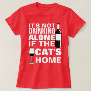CAMISETA NO ESTÁ BEBIENDO SOLO SI EL GATO ESTÁ EN CASA.