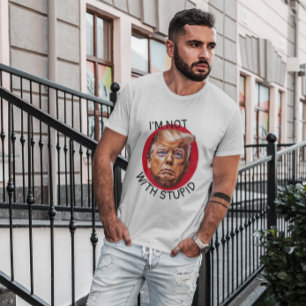 Camiseta No estoy con Trump estúpido