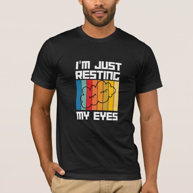 Camiseta no estoy durmiendo solo estoy descansando los ojos (Anverso)