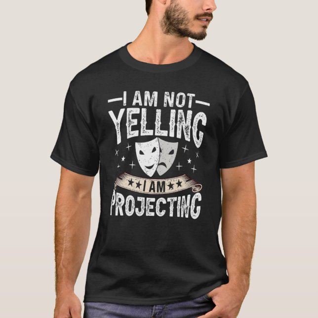 Camiseta No Estoy Gritando, Estoy Proyectando Musicales Act (Anverso)