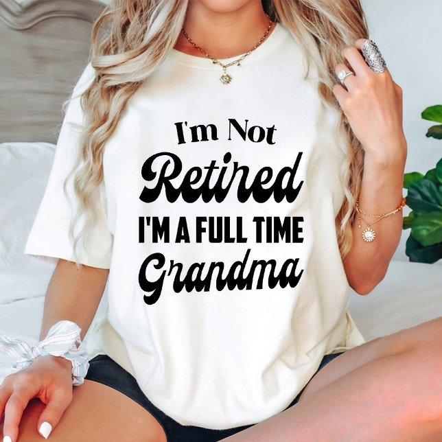 Camiseta No estoy jubilado, soy recién nacido de la abuela  (I'm Not Retired I'm a Full Time Grandma new baby T-Shirt)