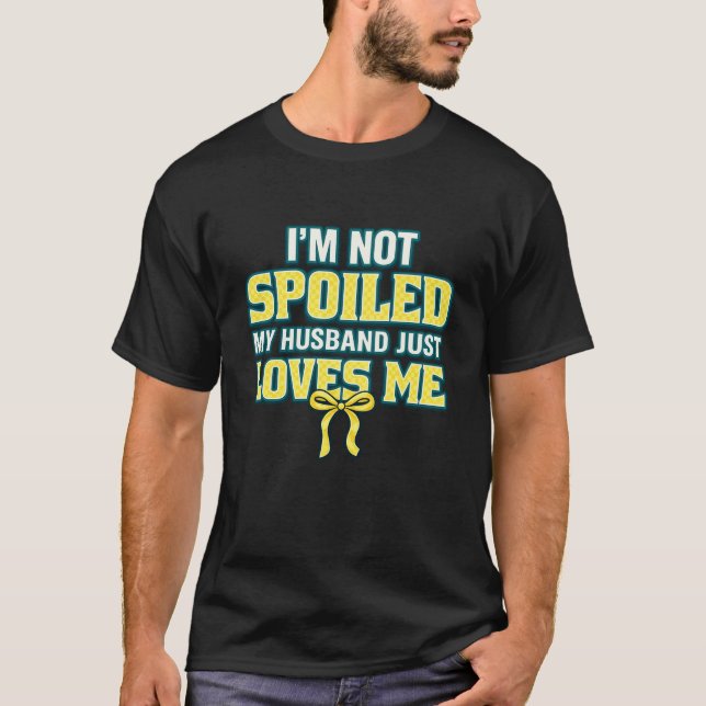 Camiseta No Estoy Mimada Mi Esposo Simplemente Me Ama (Anverso)