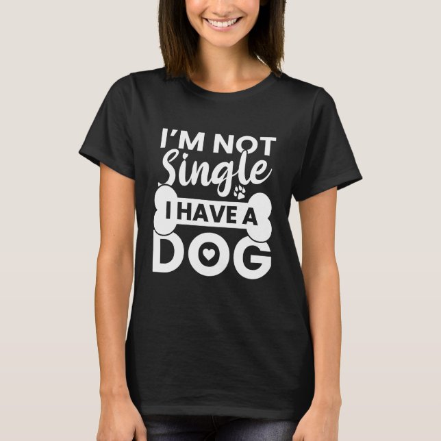 Camiseta No Estoy Soltero Tengo Un Perro (Anverso)