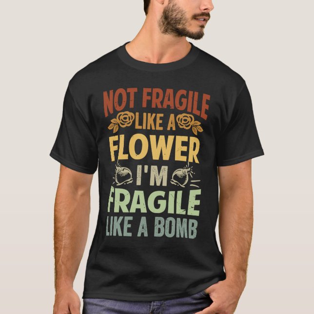 Camiseta No frágil como una flor, soy frágil como una bomba (Anverso)