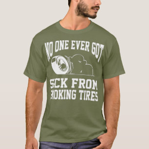 Camiseta No hay nadie que fume la pista de los neumáticos d
