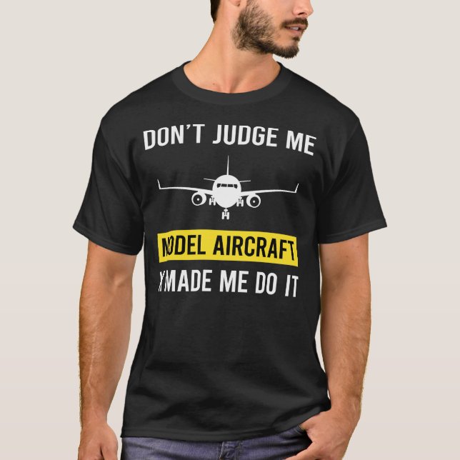 Camiseta No juzguen a la aeronave modelo (Anverso)