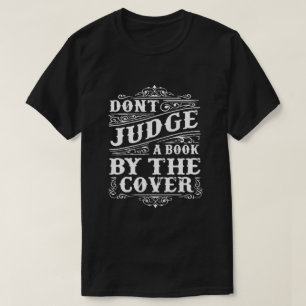 CAMISETA NO JUZGUES UN LIBRO POR SU CUBIERTA