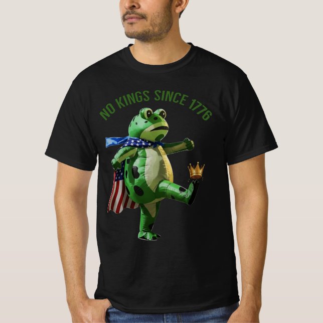 Camiseta No Kings Since 1776 Portland Frog |  Frog Kicking  (Anverso)