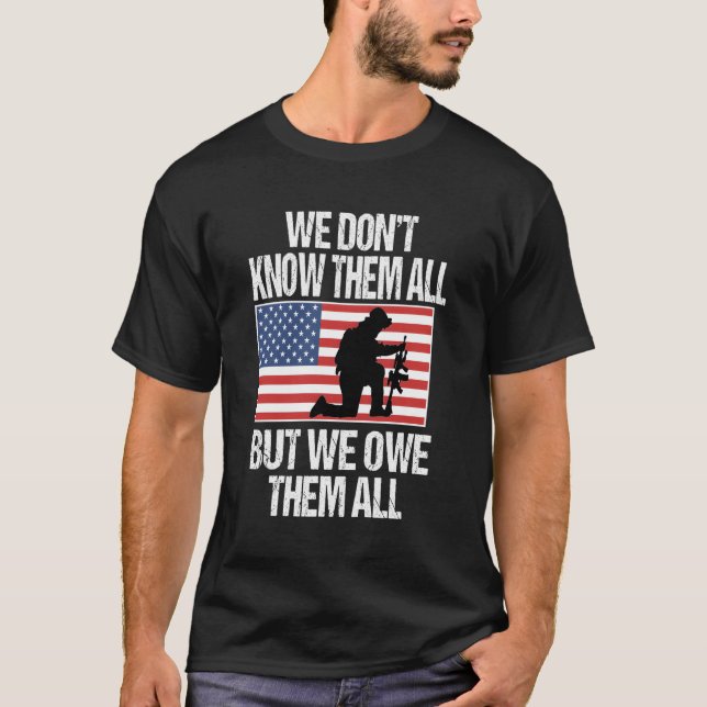 Camiseta No Los Conocemos A Todos Pero Les Debemos A Todos. (Anverso)