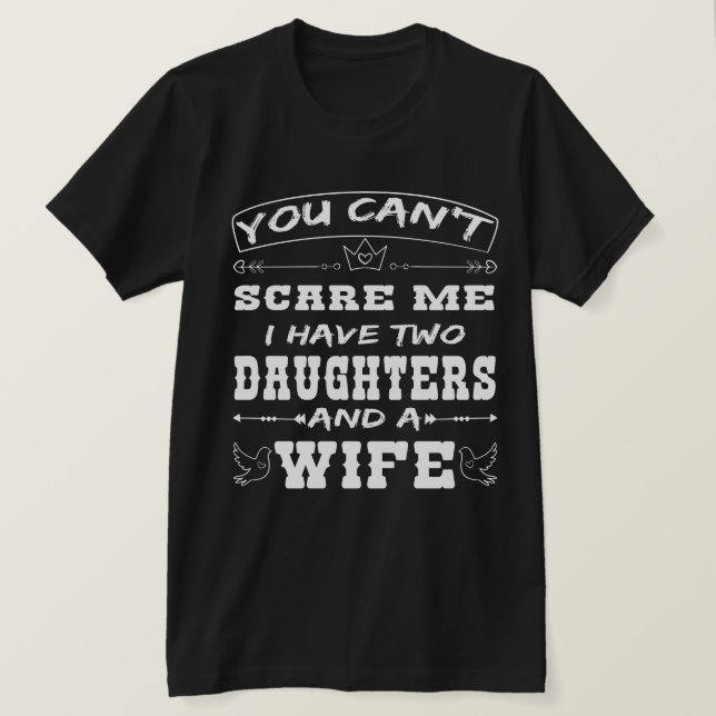 Camiseta ¡No me asustes! Tengo dos hijas y un (Anverso del diseño)