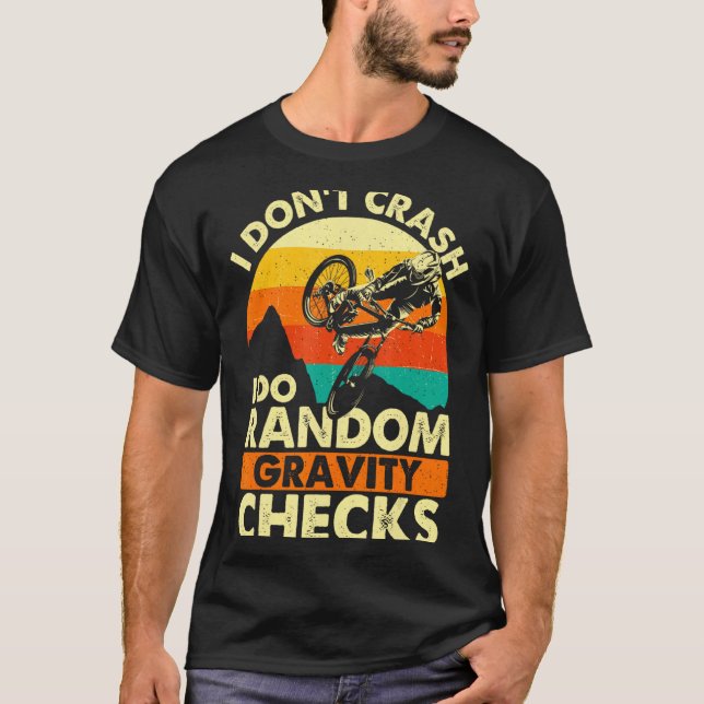 Camiseta No me estrello, hago comprobaciones de gravedad al (Anverso)